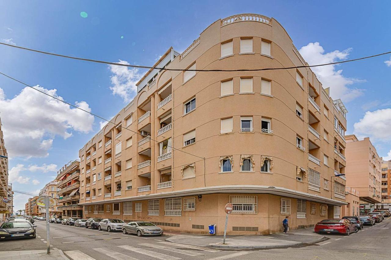 Cozy Appartment Torrevieja At Irina Екстериор снимка